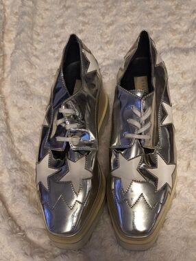 Stella McCartney Metallic Silver Platform Sneakers with White Star Appliqué